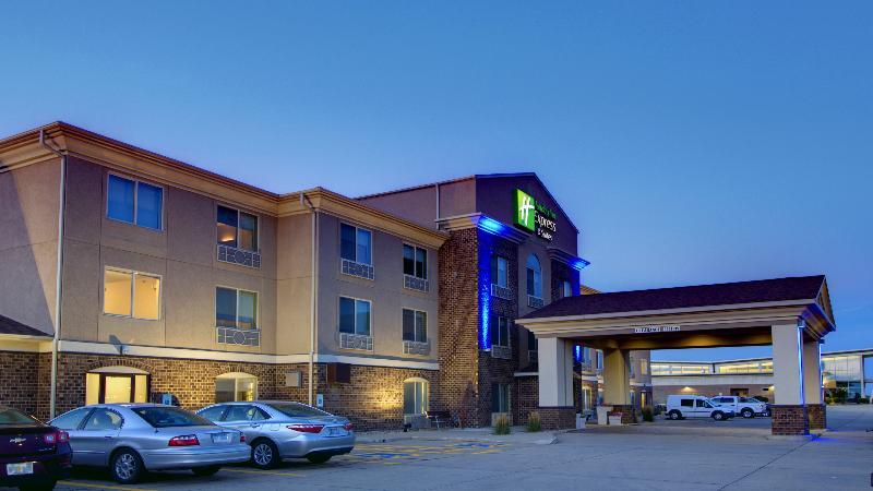 فندق هوليداي إن إكسبريس آند سويتس سيوكس سنتر Sioux Center المظهر الخارجي الصورة